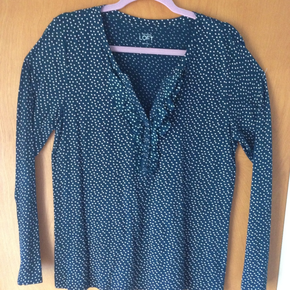 Ann Taylor LOFT ruffled navy top w/ polka dots L